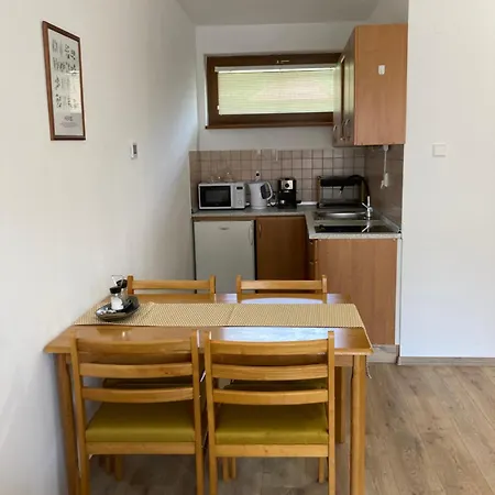Karo, Apartment Oscadnica