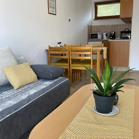 Karo, Apartment